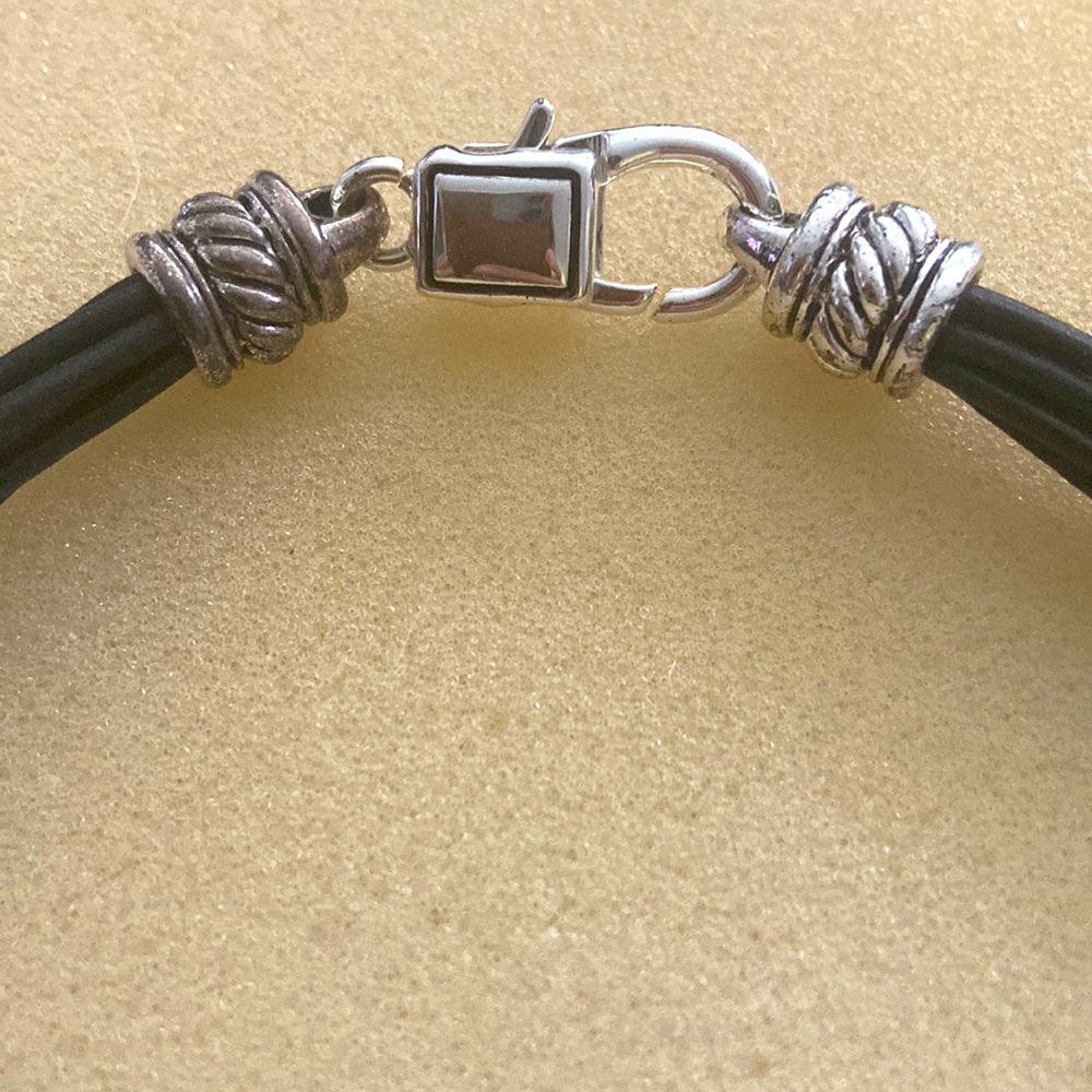 Corded necklace with silver tone piece - Picture 4 of 8